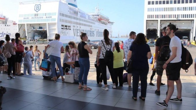 Si po rrezikohet e ardhmja e vendit: Emigracioni i larte dhe renia e lindjeve ndikuesit kryesore